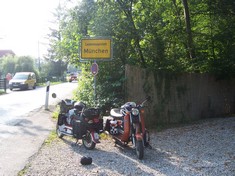 Beweisfoto, dass wir mit unseren Kisten bis nach München gefahren sind.