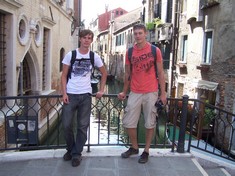 Wir beide in Venedig, nur leider ohne Mopeds... ツ