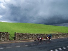 Mopeds in Schottland.